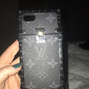 Authentic LOUIS VUITTON Monogram Eclipse Eye-Trunk iPhone 7 used